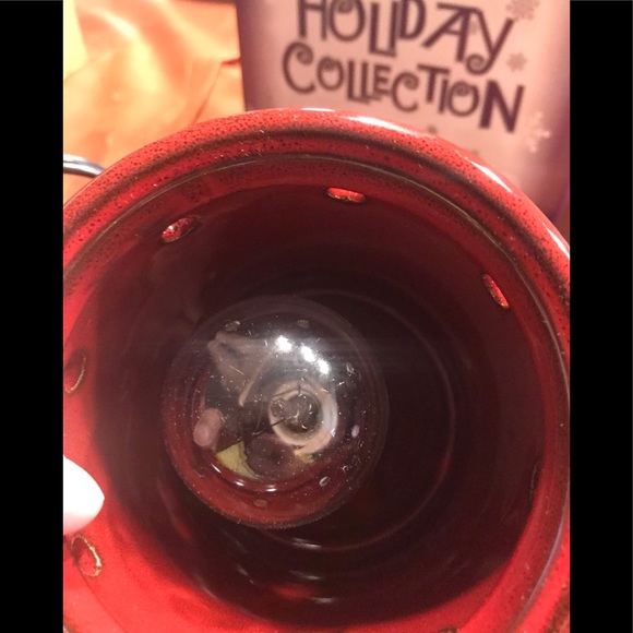 NWT Full size Scentsy Tart Warmer in a Christmas pattern. Box and bulb included. - Picture 5 of 12